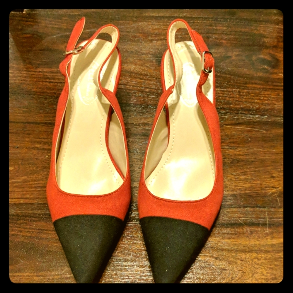 🎁Beautiful red/black kitten heels